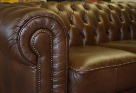 Pohovka Chesterfield Windsor 3M s nýtky (7)